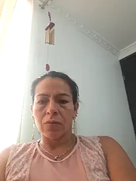 camilavargas  online show from May 28, 9:02 pm
