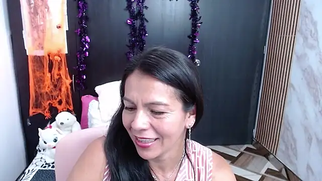 camilavargas  online show from October 27, 10:59 pm