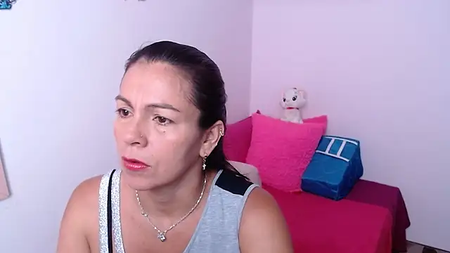 camilavargas  online show from April 9, 3:39 pm