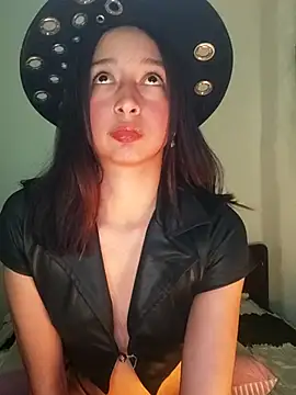 Snapshot of Vale_stone_ chatting on October 14, 5:54 am Vale stone online show from October 14, 5:54 am