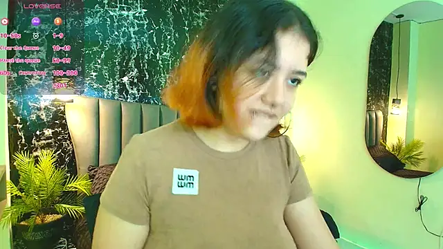 Snapshot of Nia-Stark chatting on October 6, 2:01 pm Nia-Stark online show from October 6, 2:01 pm