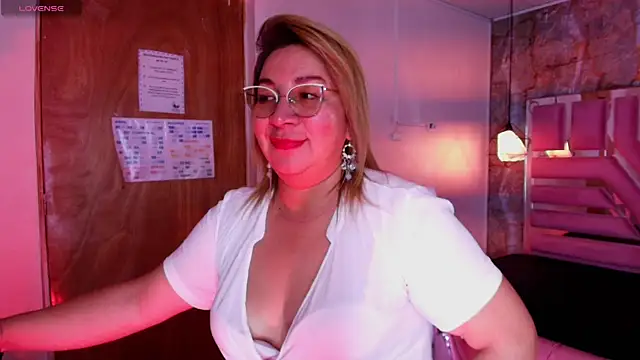 Snapshot of MaylinRosse_ chatting on September 18, 8:07 pm MaylinRosse online show from September 18, 8:07 pm