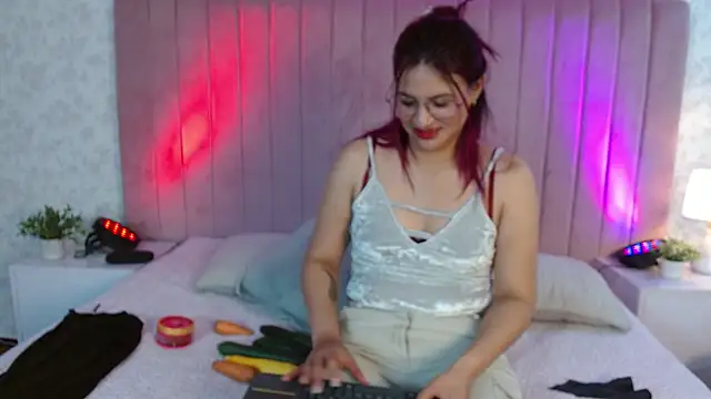 Snapshot of ZiaStorm chatting on October 9, 12:53 pm ZiaStorm online show from October 9, 12:53 pm