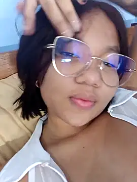 Snapshot of little_onixx chatting on October 10, 11:15 am little onixx online show from October 10, 11:15 am
