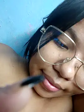 Snapshot of little_onixx chatting on October 17, 1:25 pm little onixx online show from October 17, 1:25 pm