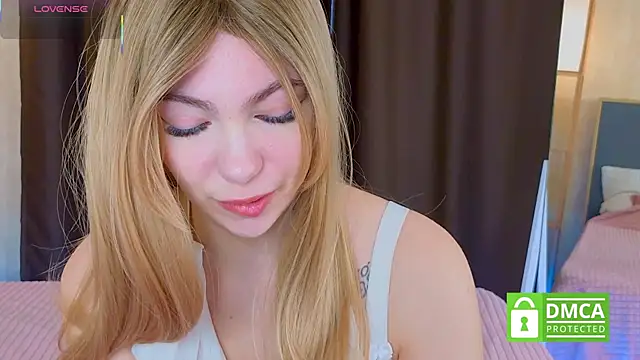 Snapshot of EmilyZortea chatting on October 14, 8:39 am EmilyZortea online show from October 14, 8:39 am