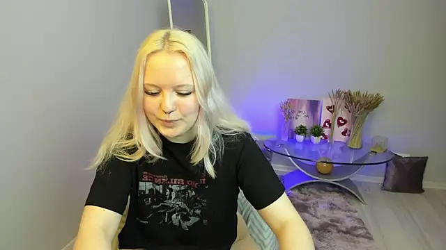 Snapshot of RoseThomas_ chatting on September 25, 3:44 pm RoseThomas online show from September 25, 3:44 pm
