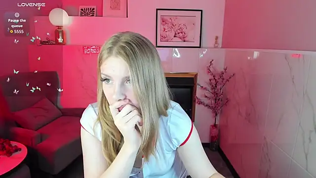 Snapshot of Layla_Glam chatting on October 2, 1:49 pm Layla Glam online show from October 2, 1:49 pm