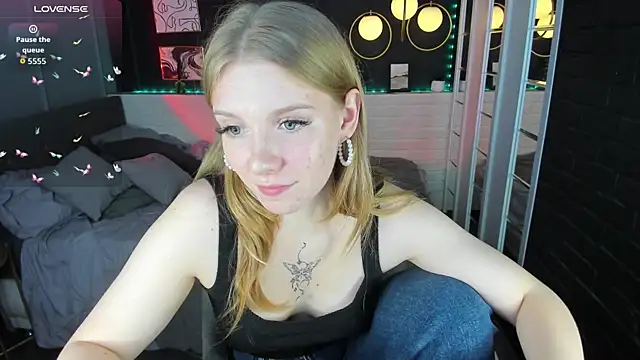 Snapshot of Layla_Glam chatting on October 1, 1:49 pm Layla Glam online show from October 1, 1:49 pm