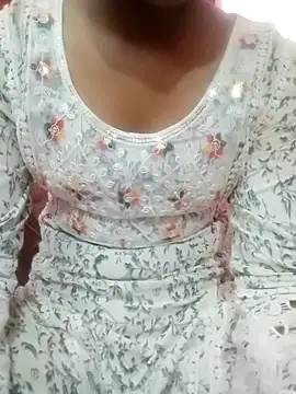Snapshot of pari_rani7 chatting on October 18, 5:32 am pari rani7 online show from October 18, 5:32 am