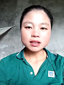 Snapshot of clara-cute chatting on October 2, 5:34 am clara-cute online show from October 2, 5:34 am