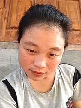 Snapshot of clara-cute chatting on October 18, 8:28 am clara-cute online show from October 18, 8:28 am