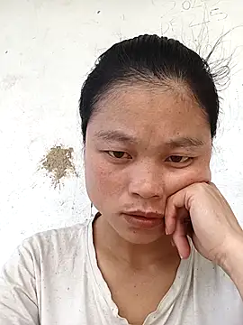 Snapshot of clara-cute chatting on October 5, 5:56 am clara-cute online show from October 5, 5:56 am