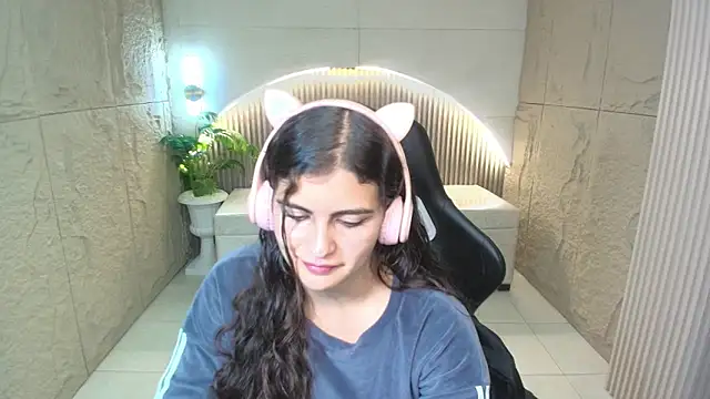 dany r  online show from March 10, 1:04 pm