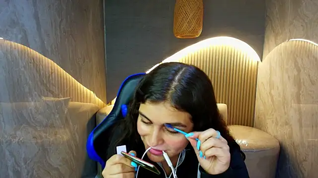 dany r  online show from November 11, 1:30 pm