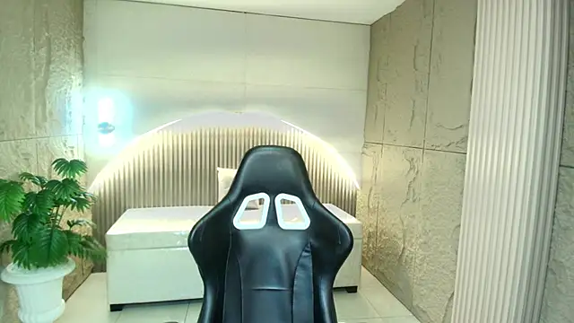 dany r  online show from February 24, 1:32 pm