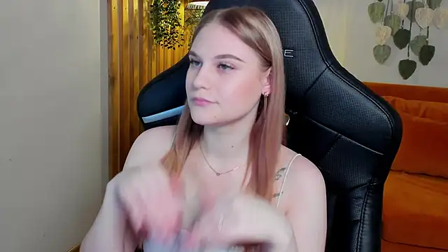 AriaWell online show from November 14, 5:29 am