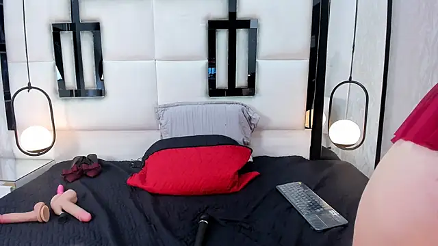 SerenaWild1 online show from February 24, 7:18 am