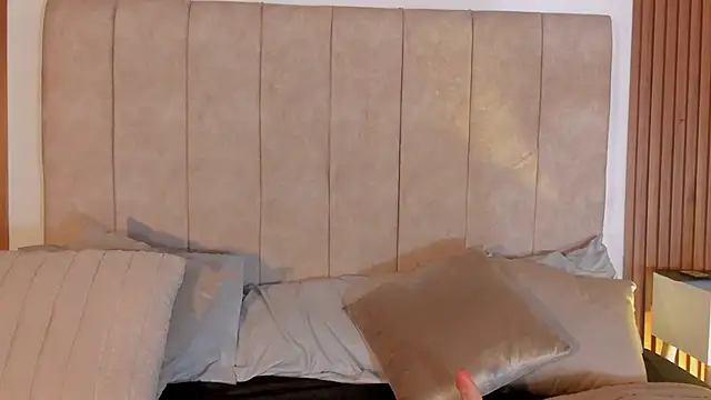 Lauraa saenz11 online show from November 19, 7:58 pm