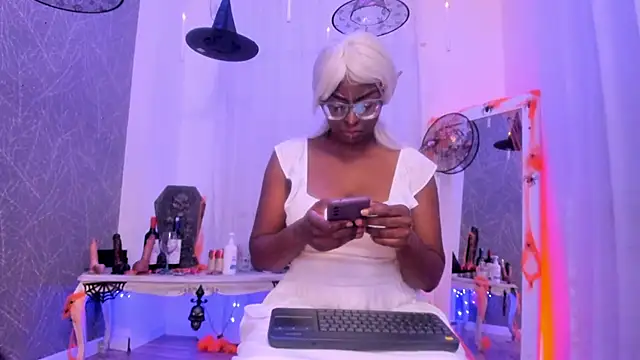 LolaJenkinss online show from October 30, 1:56 pm