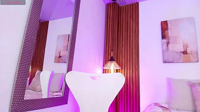 EvaGoddess  online show from April 11, 4:10 pm