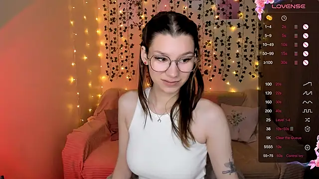 Snapshot of LinaBlossom_ chatting on October 12, 2:47 am LinaBlossom online show from October 12, 2:47 am
