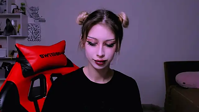 Lori lolii online show from December 1, 6:10 pm