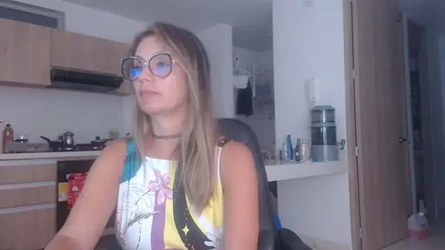 LovePaula online show from October 19, 1:29 am