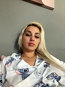 Giullyaxx online show from September 30, 8:35 pm