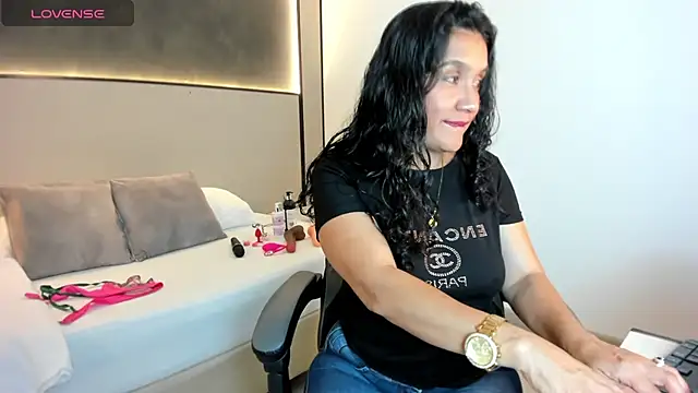 Snapshot of zoee_zi chatting on October 13, 7:27 pm zoee zi online show from October 13, 7:27 pm