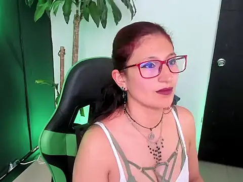 Snapshot of VictoriaSpenser chatting on October 16, 8:11 pm VictoriaSpenser online show from October 16, 8:11 pm