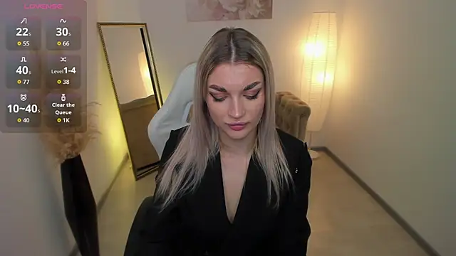 Snapshot of Alice_Cutieee chatting on October 18, 10:29 am Alice Cutieee online show from October 18, 10:29 am