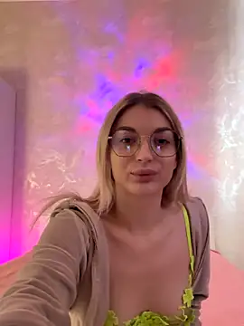 Snapshot of Alice_Cutieee chatting on October 3, 1:16 pm Alice Cutieee online show from October 3, 1:16 pm