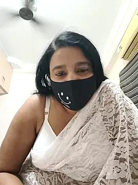 Charm Queen online show from February 11, 3:35 pm