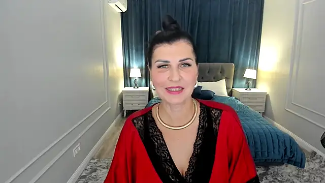 Snapshot of Moon_Veloure1 chatting on October 4, 7:40 pm Moon Veloure1 online show from October 4, 7:40 pm