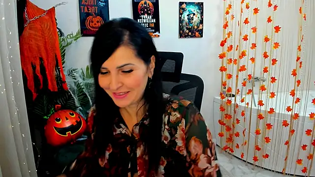 Snapshot of Moon_Veloure1 chatting on October 10, 3:22 am Moon Veloure1 online show from October 10, 3:22 am