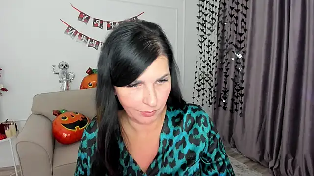 Snapshot of Moon_Veloure1 chatting on October 19, 3:30 am Moon Veloure1 online show from October 19, 3:30 am