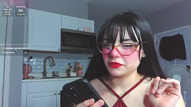 Snapshot of LunaMilav chatting on October 17, 12:14 am LunaMilav online show from October 17, 12:14 am