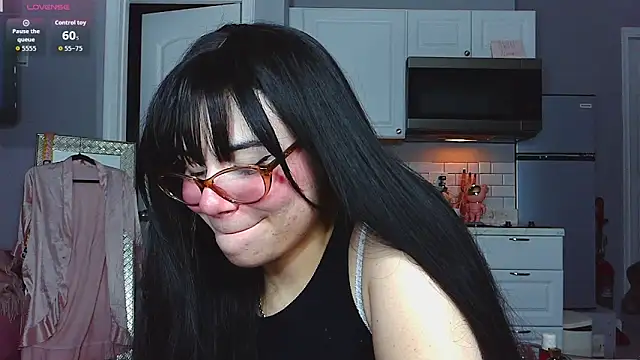 Snapshot of LunaMilav chatting on October 16, 12:02 am LunaMilav online show from October 16, 12:02 am