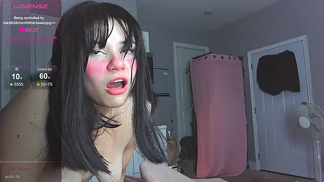 Snapshot of LunaMilav chatting on October 19, 12:34 am LunaMilav online show from October 19, 12:34 am
