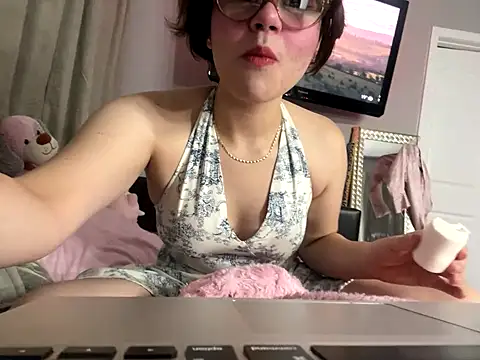Snapshot of LunaMilav chatting on September 22, 12:09 am LunaMilav online show from September 22, 12:09 am