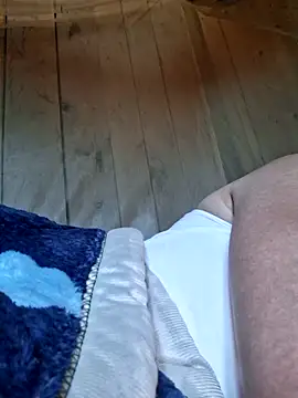 xuxulovezz online show from April 9, 6:19 am