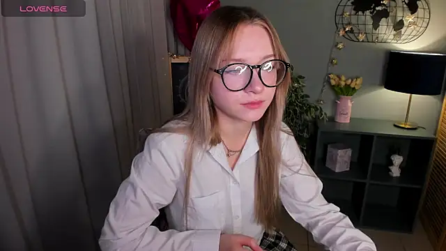 Snapshot of elliupp chatting on October 4, 9:59 am elliupp online show from October 4, 9:59 am