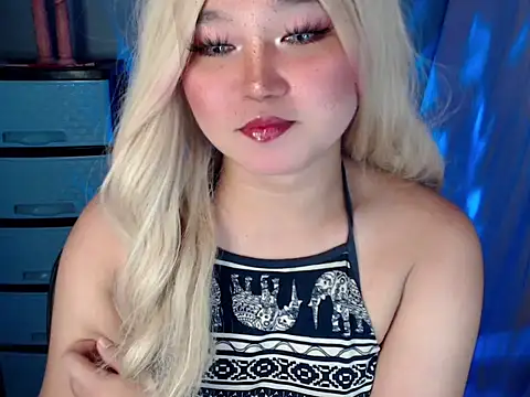 Eyes-on-me online show from October 3, 5:40 pm