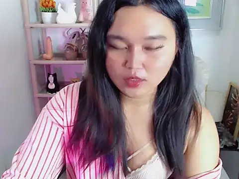 Eyes-on-me online show from June 11, 2:53 am