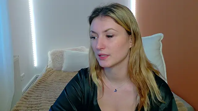 Anaayss  online show from February 4, 6:49 am