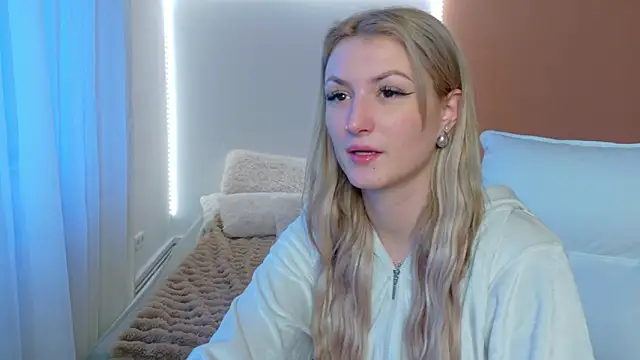 Anaayss  online show from February 18, 6:45 am