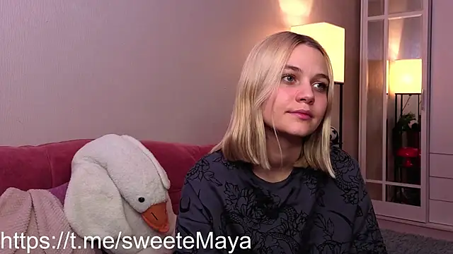 KelleDomin online show from October 26, 7:42 pm