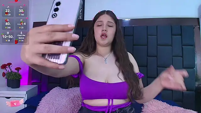 Krystal Heartss online show from November 14, 3:45 pm