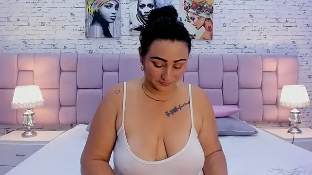 Snapshot of VaniaRose chatting on October 4, 2:11 pm VaniaRose online show from October 4, 2:11 pm
